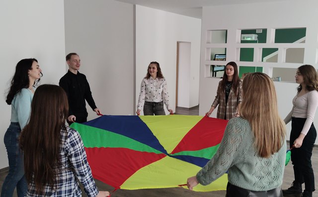 Використання ігрової технології Чарівний парашут.